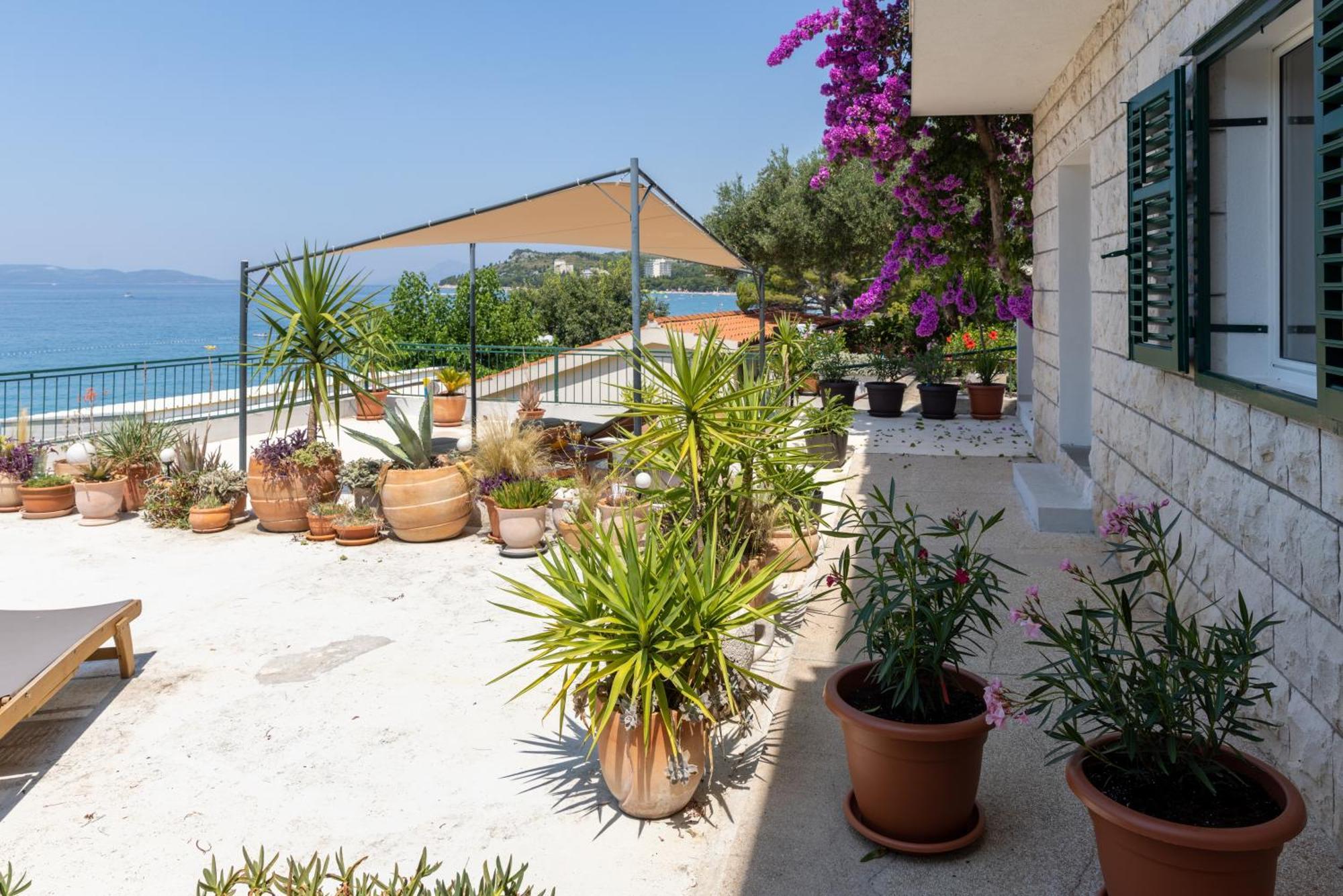 Beachfront Comfort Apartment Nives Tucepi Exterior photo