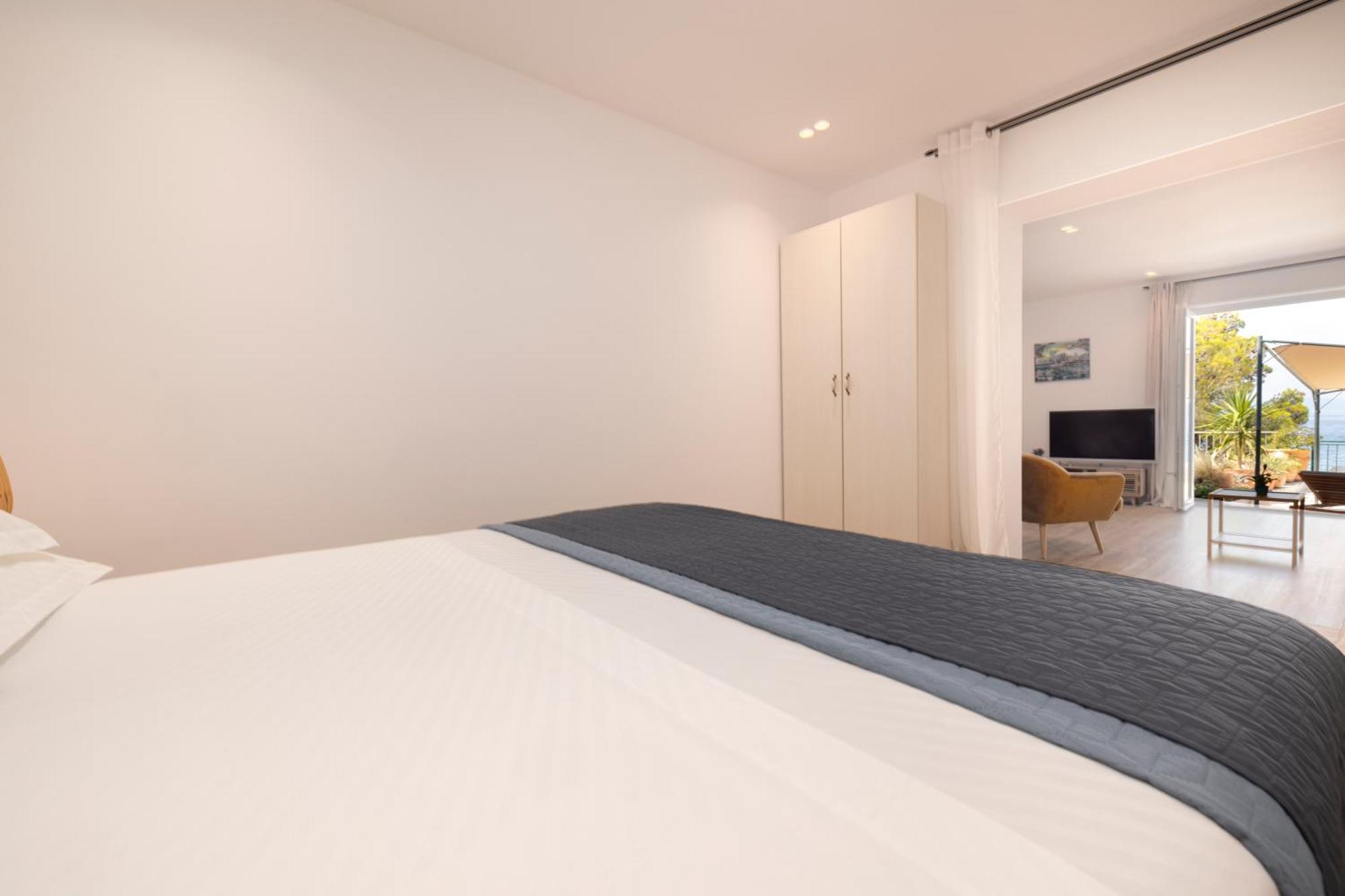 Beachfront Comfort Apartment Nives Tucepi Exterior photo